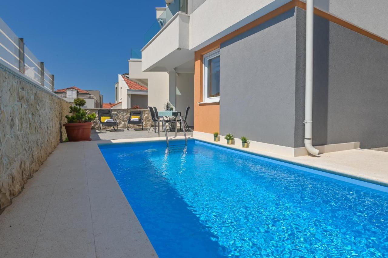 Apartment Funtastic With Private Pool Novalja Exterior foto