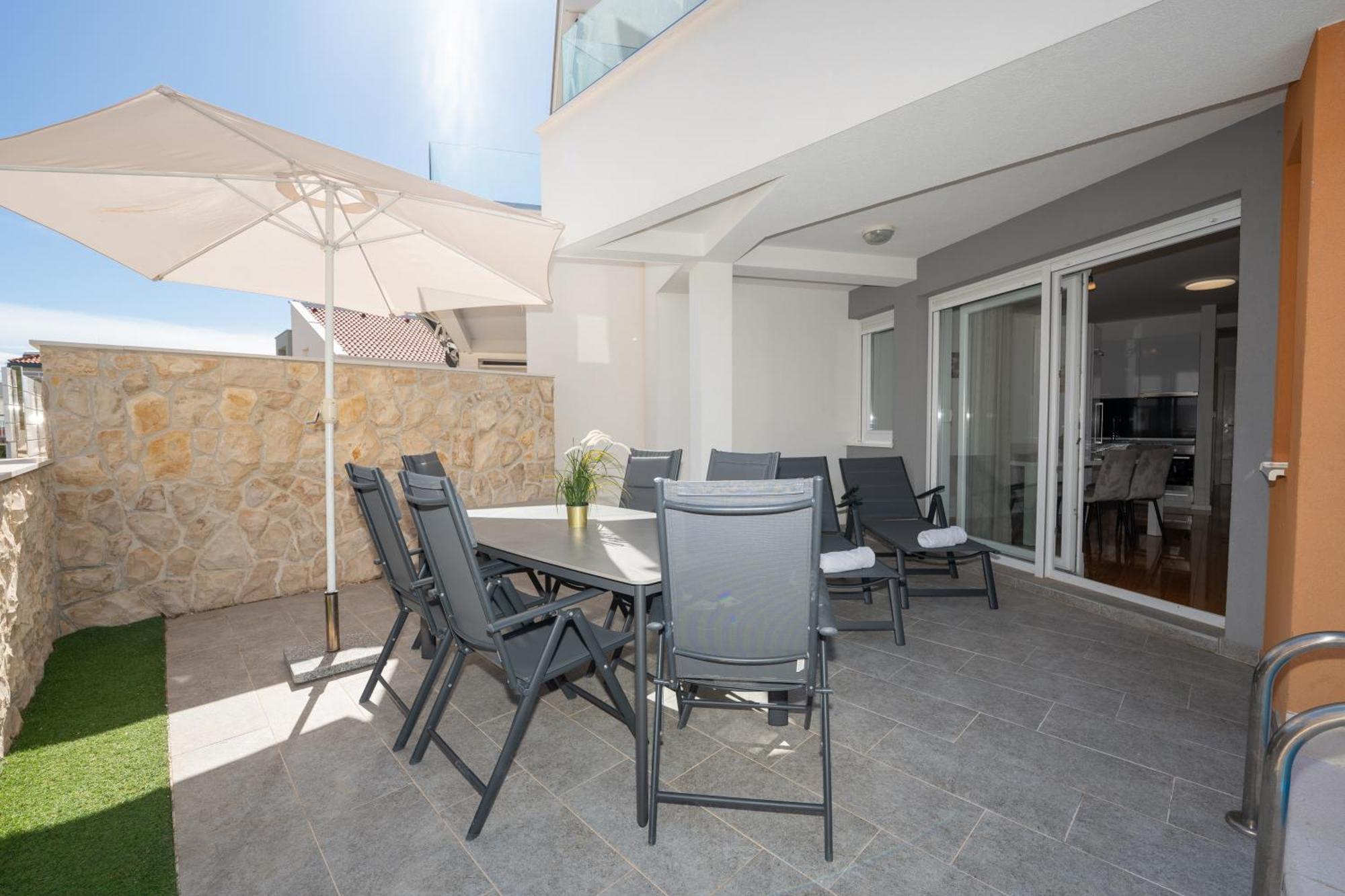 Apartment Funtastic With Private Pool Novalja Exterior foto